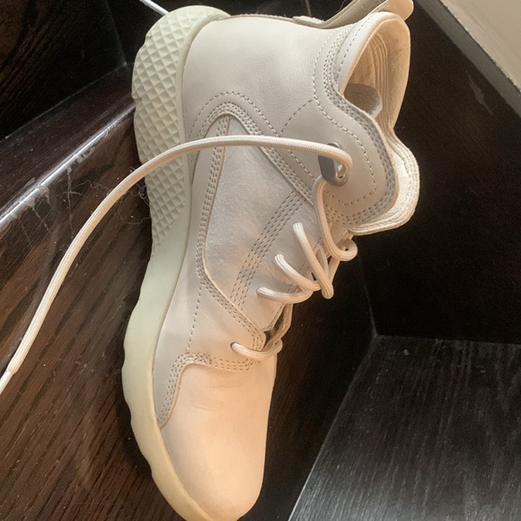 Women’s Tmberland Hiking Shoes - Picture 9 of 10